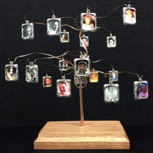 Small Tapestree Family Tree with 19 Photo Frame Charms