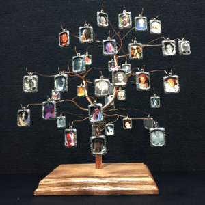 Medium Tapestree Family Tree with 38 Photo Frame Charms